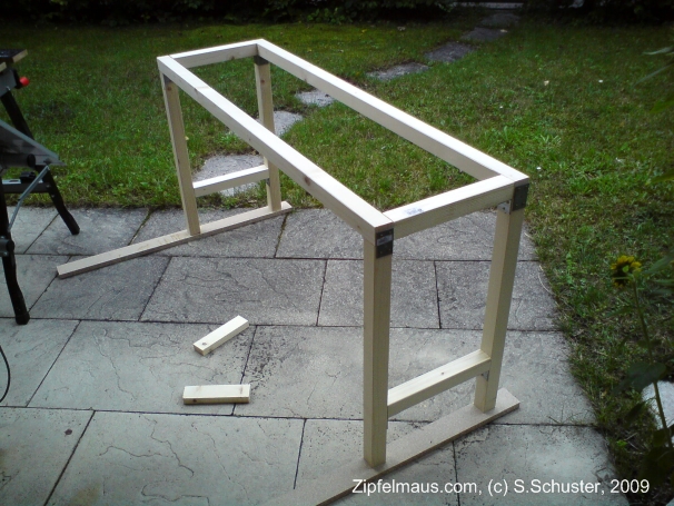 der fertige Tischrahmen der fertige Tischrahmen