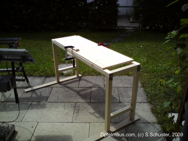 Tischrahmen mit Tischplatte Tischrahmen mit Tischplatte